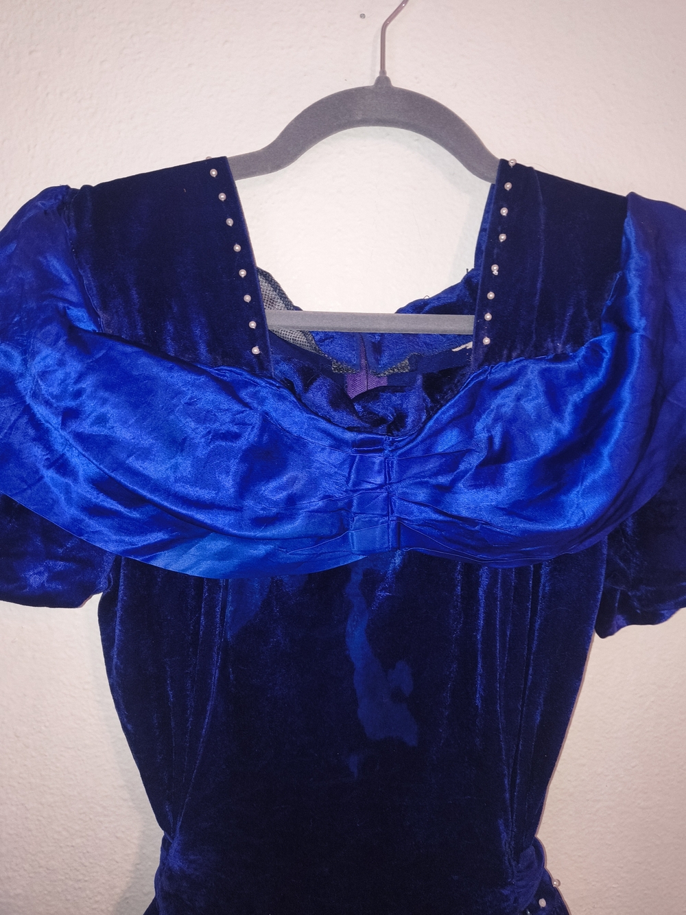 Vintage 80s Royal Blue Velvet Off Shoulder Party Dress Pearl Fit & Flare Size M - Picture 4 of 8